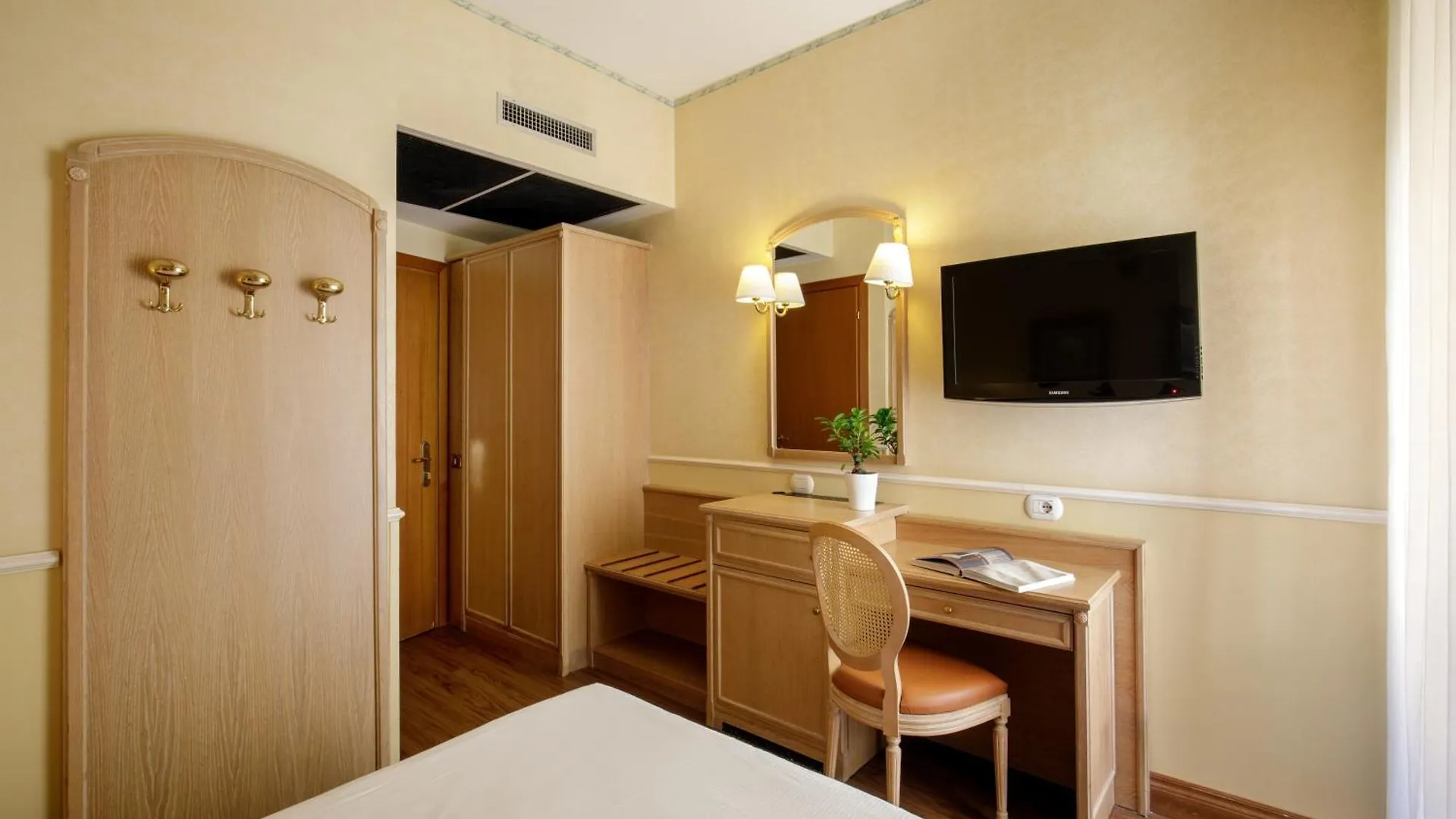 Hotel Santa Costanza By Omnia Hotels Rome