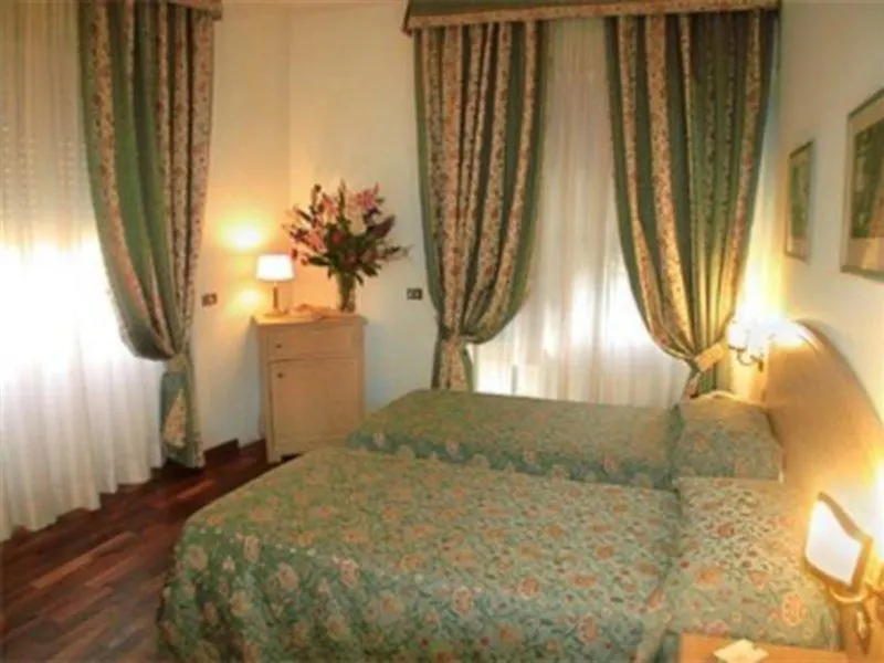 Hotel Santa Costanza by OMNIA hotels Roma 4*,